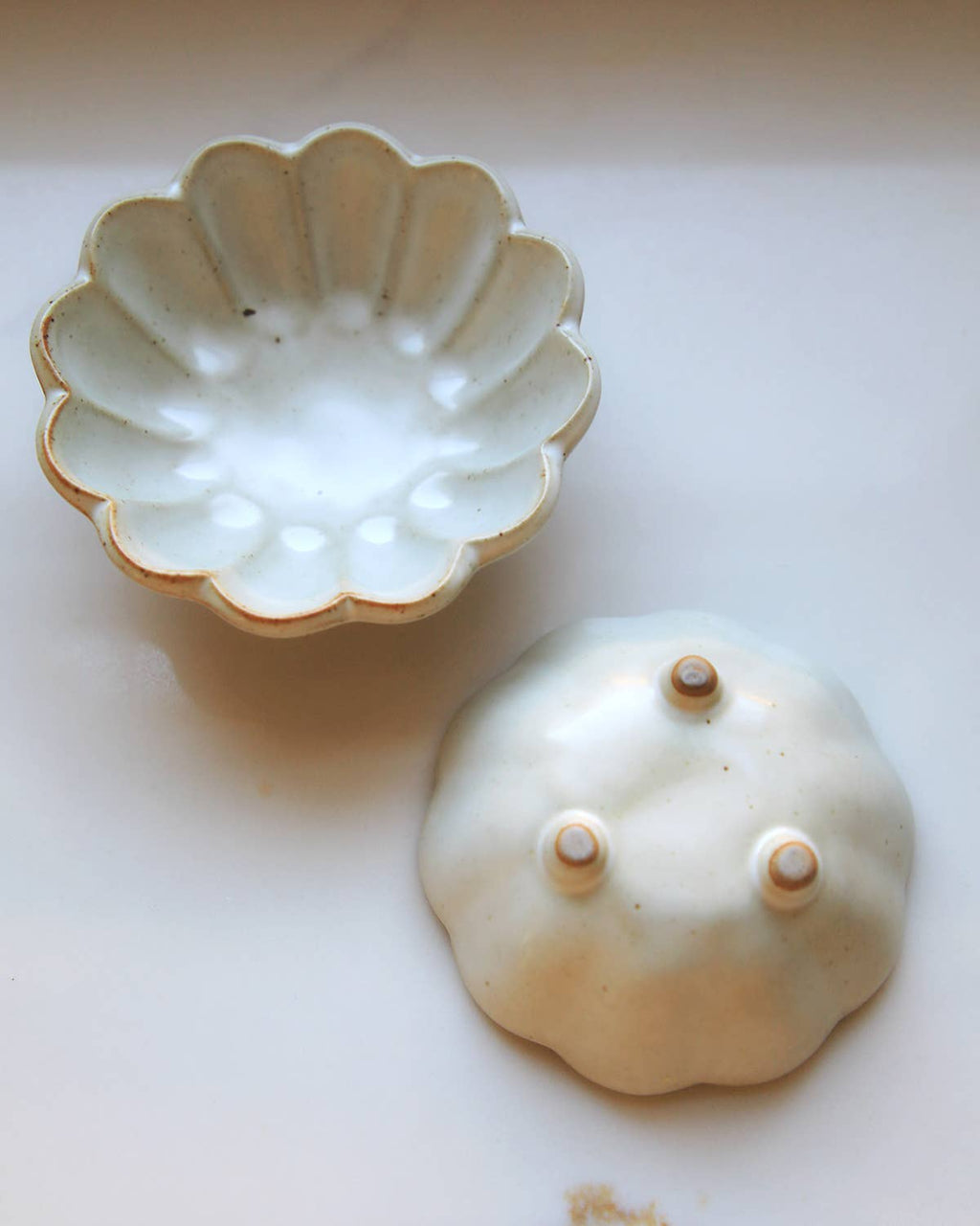Lotus Scalloped Ceramic Soap Dish