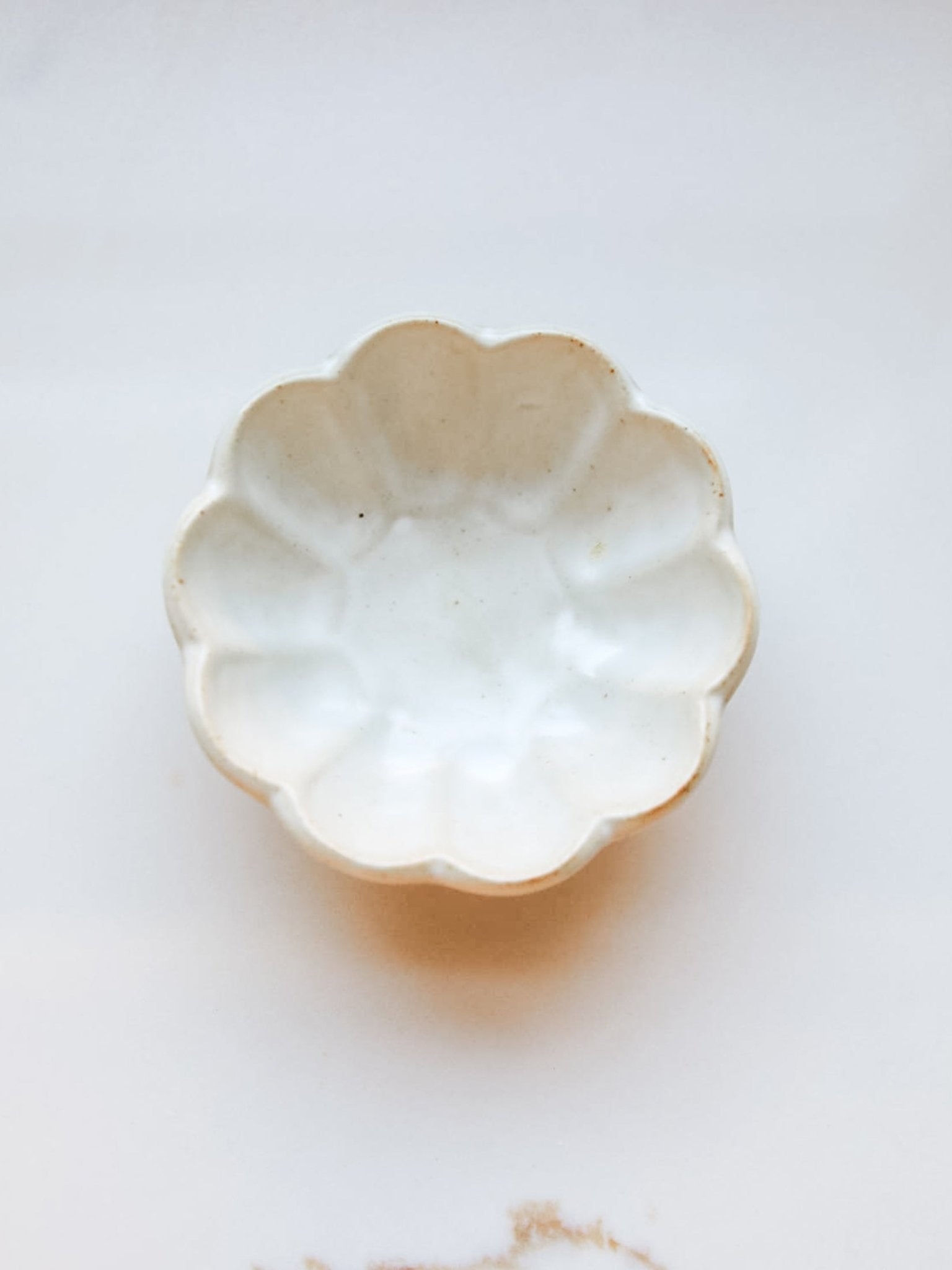 Lotus Scalloped Ceramic Soap Dish