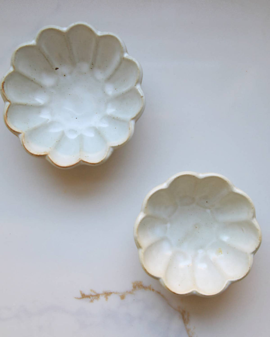 Lotus Scalloped Ceramic Soap Dish