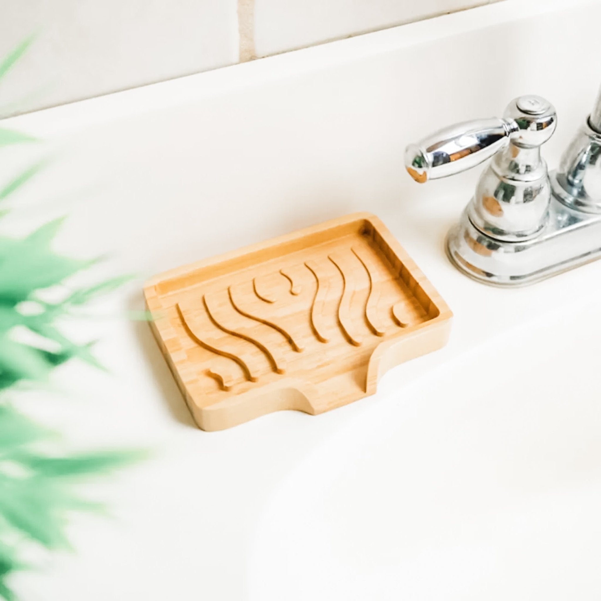 Wavy Lift Bamboo Soap Dish